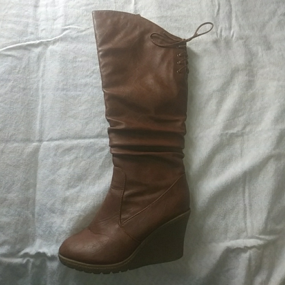 Knee-high Wegde boots